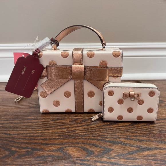 kate spade Handbags - Kate Spade Wrapping Party Gift Box Crossbody & Matching Small Pouch